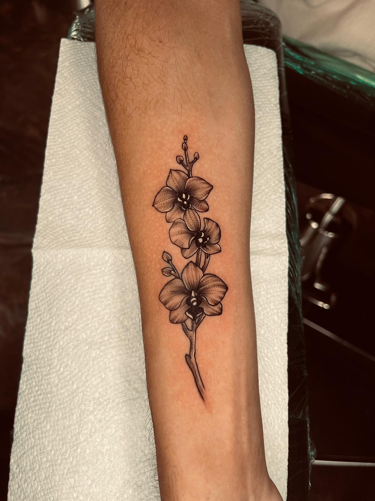 Tatuaje de flores pequeño