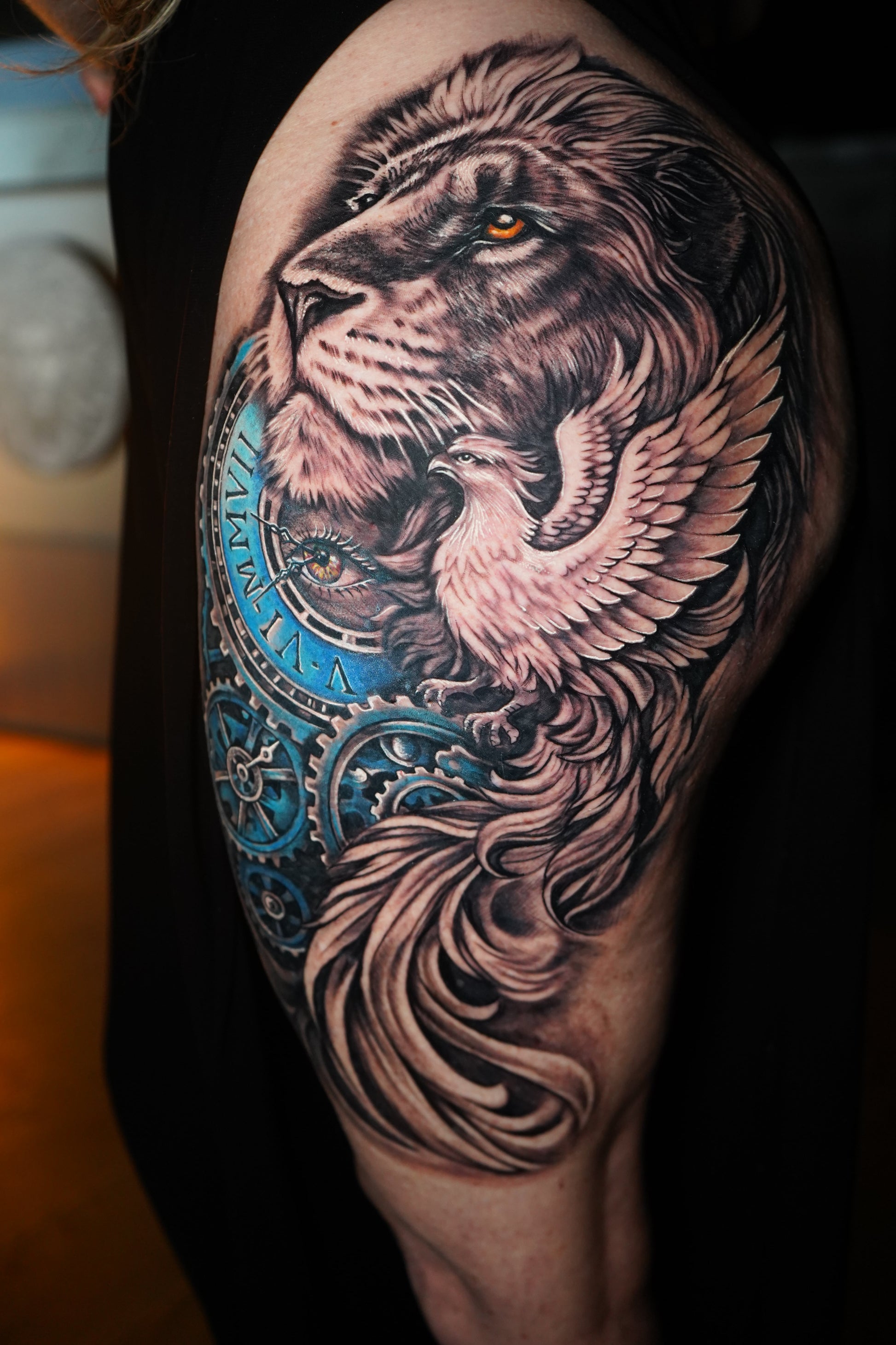 Tatuaje grande con detalle color