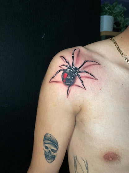 Un tatuaje pequeño de araña 