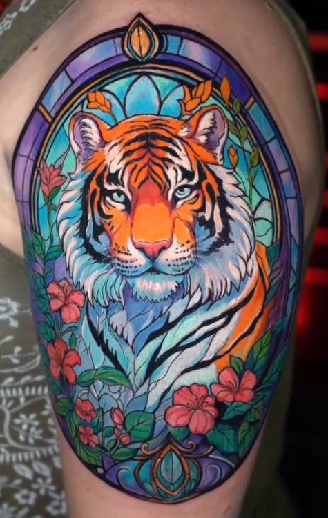 Tatuaje realista en brazo por Meduza Ink